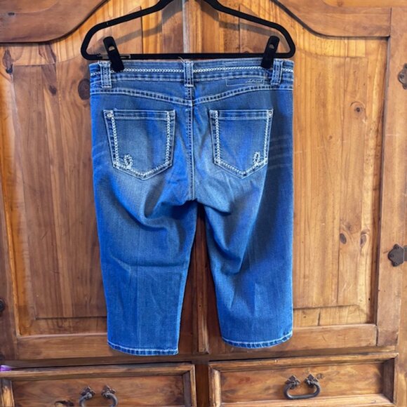 INC Denim Capris - Size 8 - Picture 4 of 7